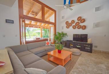 Amazing 4-bedroom tropical villa with private pool and golf course view at luxury resort