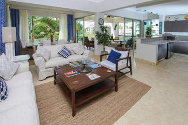 Fully equipped apartment overlooking golf course at luxury beach resort