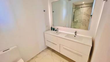 Luxury Apartment With Pool And Golf View