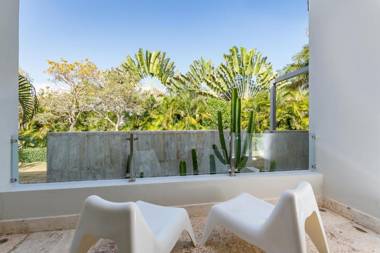 Unique Private Villa with Pools and Golf Cart