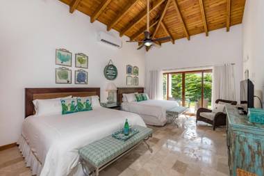 Stunning Villa with Private Pool and Jacuzzi in Casa de Campo