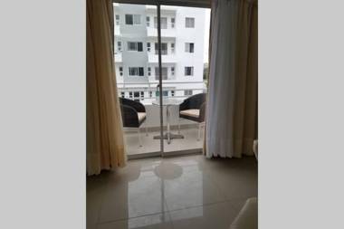 Lia Amanda 2B con cocinero para desayuno Santiago DR