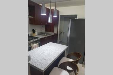 Lia Amanda 2B con cocinero para desayuno Santiago DR