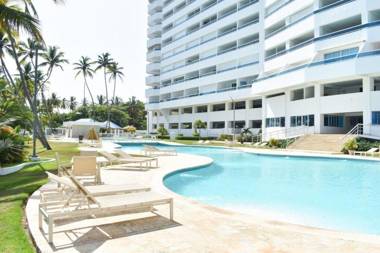 LO903 The Perfect Beach View 2 Bed Apt with Pool & WiF