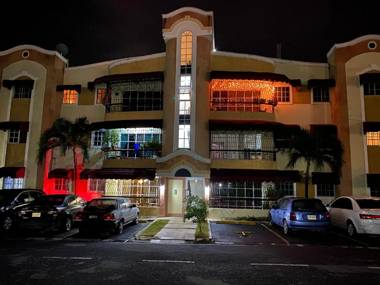 3 Dominican Republic - Huge Lovely Apt to enjoy Air Condition - WIFI - Inverter for the light - Parking - Excellent Transportation Area - Buses - METRO - CableWay - CLOSE to the Comercial Center - MALL - Pool - patio 4 Parties