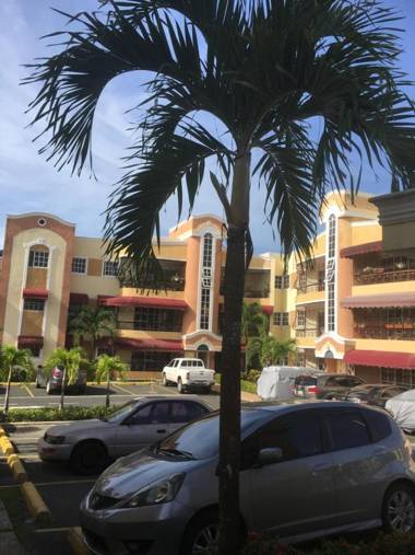 1 Dominican Republic - Huge cozy 3 bedrooms - WIFI - INVERT for light - Parking - close to all transportation - Metro - CableWay - Buses - Comercial Area- Jacobo Majluta - Residencial Paradise V Colina del Arroyo 1