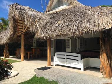 4 bedrooms house at Las Terrenas 250 m away from the beach with private pool enclosed garden and wifi