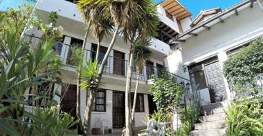 Hostal L'Auberge Inn