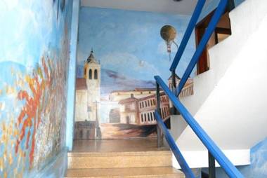 The Quito Guest House with Yellow Balconies for Travellers