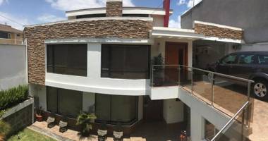 Hospedaje en Quito Norte Apartamento & Suite independientes