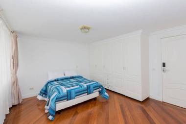 EXECUTIVE SUITES