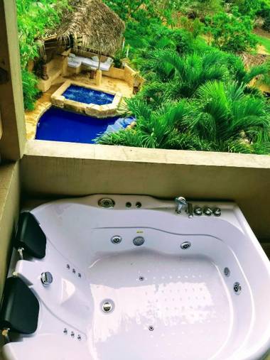 ME Hotel & Villas - Montañita Estates