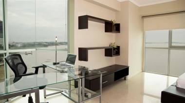 Riverfront I 2 piso 4 suite vista al rio Puerto Santa Ana Guayaquil