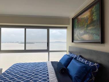 Puerto Santa Ana Suite con vista al Rio