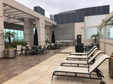 Puerto Santa Ana Suite con vista al Rio