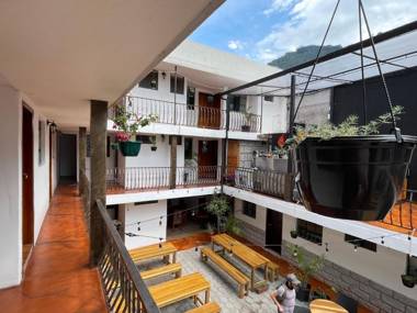 El Jardín Escondido Party Hostel