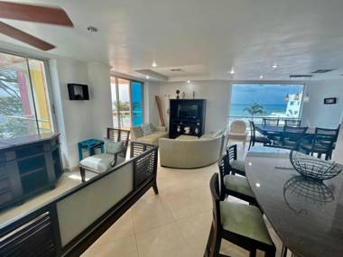 Encantador departamento frente al mar con WIFI