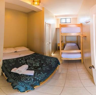 Chescos Hostel & Hotel