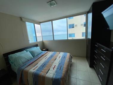 CÓMODO APARTAMENTO CON VISTA AL MAR.