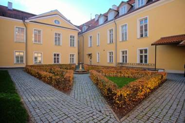 Dream Stay - Superior 2 Bathroom Family Apartment in Old Town