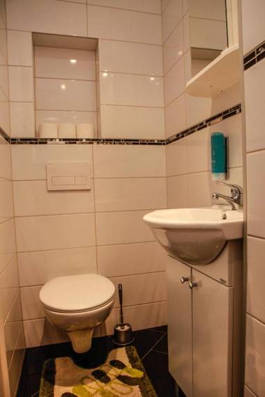 Contact Free Apartments with FREE PARKING by Dream Stay