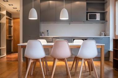 Dream Stay - Stylish Apartment near Old Town with Free Parking