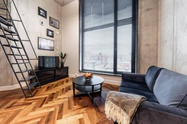 Dream Stay - Modern City Center Loft near Bus Station