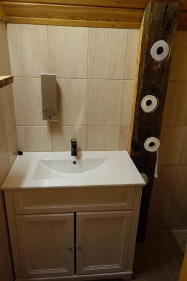 Adu-Jaani Kodumajutus