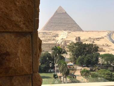 Sahara Pyramids Inn