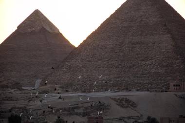 PYRAMIDS TOWER Inn