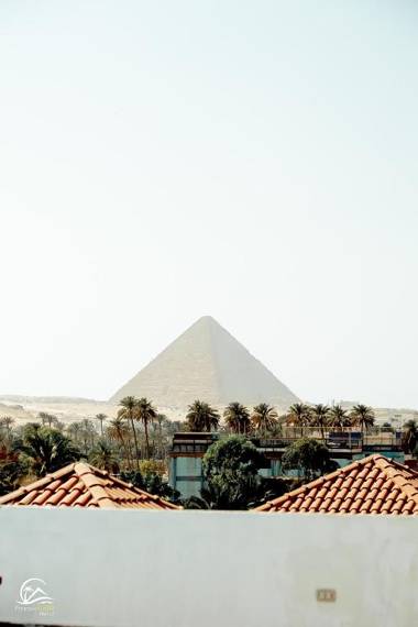 Pyramids Oasis Hotel