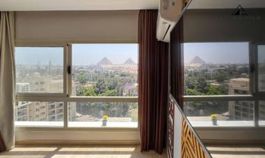Grand Museum Guest House pyramids view