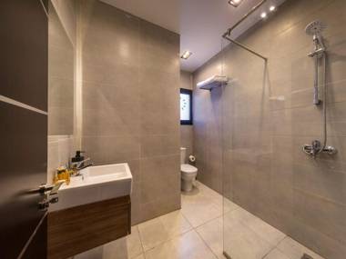 Travelholic inn Residence Golden Gates