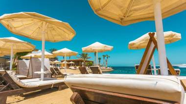 La Rosa Waves Beach - Couple & Families Only