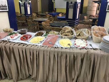 Gaddis Hotel Suites and Apartments