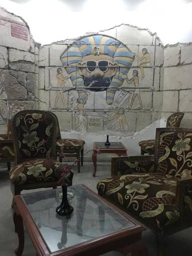 Gaddis Hotel Suites and Apartments