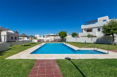 Precioso alojamiento con piscina y cerca de playa.