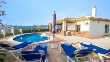 Cada Adrian Almachar by Ruralidays