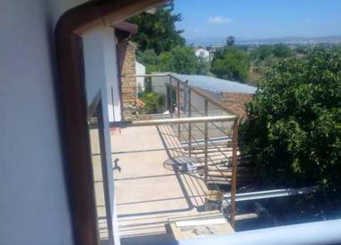 2 bedrooms appartement with city view shared pool and jacuzzi at Ambroz Granada