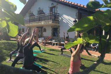 La Wave Surf House & School