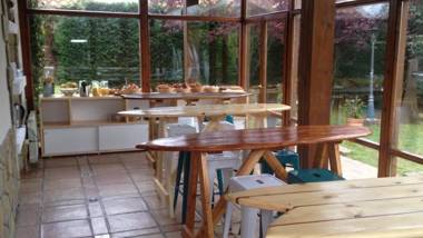 La Wave Surf House & School