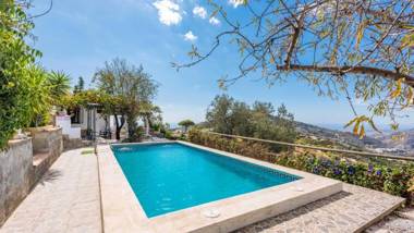 Casa Lola Sayalonga by Ruralidays