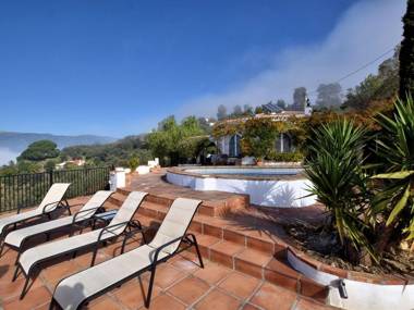 Graceful Villa in Sayalonga with Swimming Pool