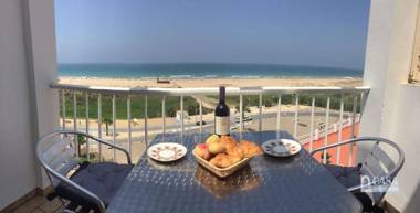 Beach-apartment with terrace and 180º sea view