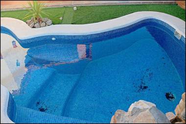 Acogedor chalet con piscina