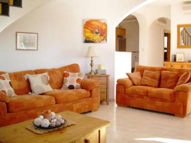 Villa Oasis 4bedroom villa with air-conditioning & large private swimming pool