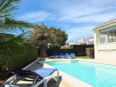 Villa Catalina Stunning 4bedroom villa with air conditioning sea views & private swimming pool ideal for families