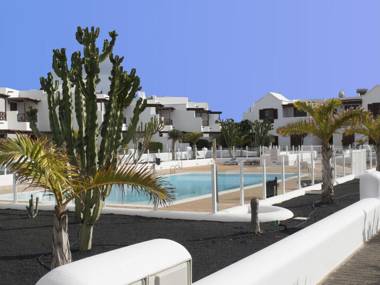Lavish Holiday Home in Playa Blanca with Pool & Seabeach Nearby