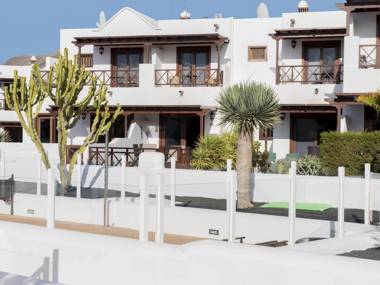 Lavish Holiday Home in Playa Blanca with Pool & Seabeach Nearby