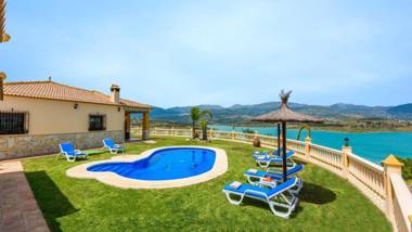 Cortijo Angela Vinuela by Ruralidays